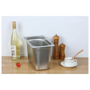Gastronorm GN 1/4 Stainless Steel Tray - Robust and practical